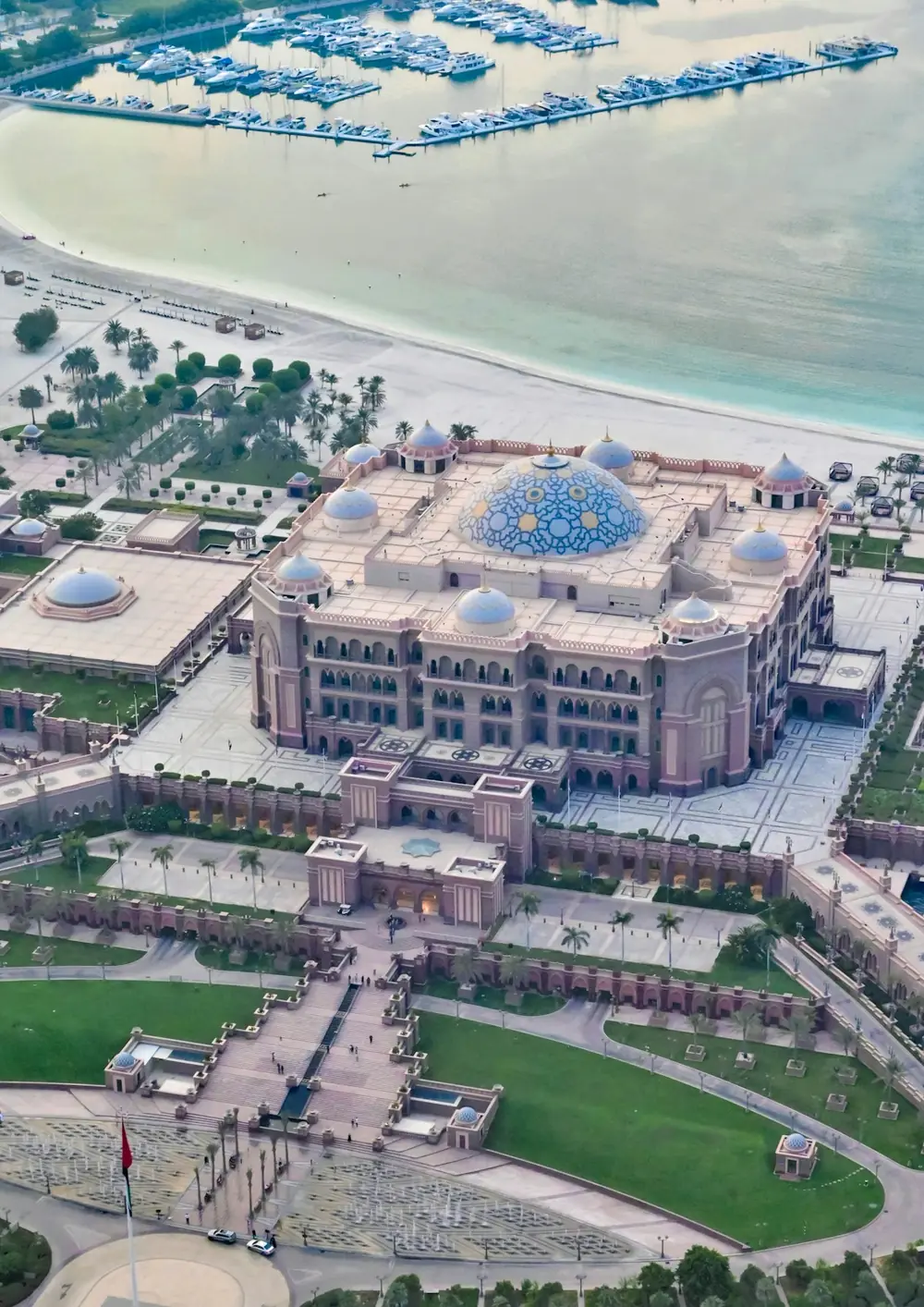 Emirates Palace и побережье Абу-Даби